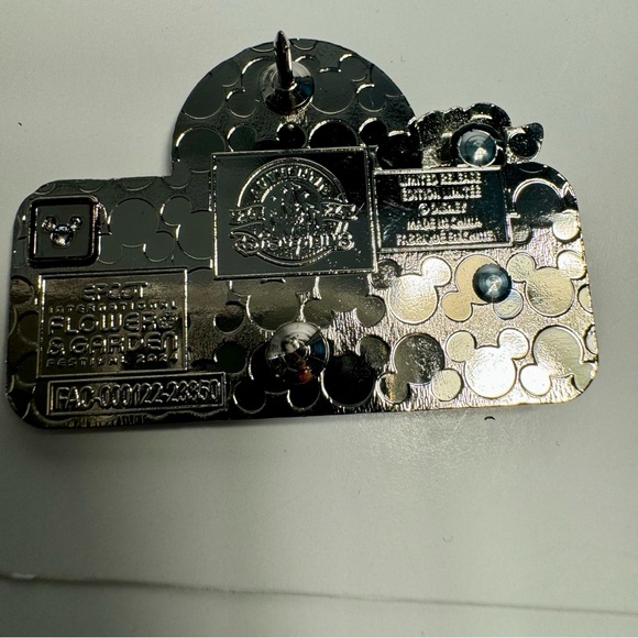 NWT. Disney Pin. Epcot 2024 flower and garden festival. Minnie Mouse in dress - Picture 8 of 8